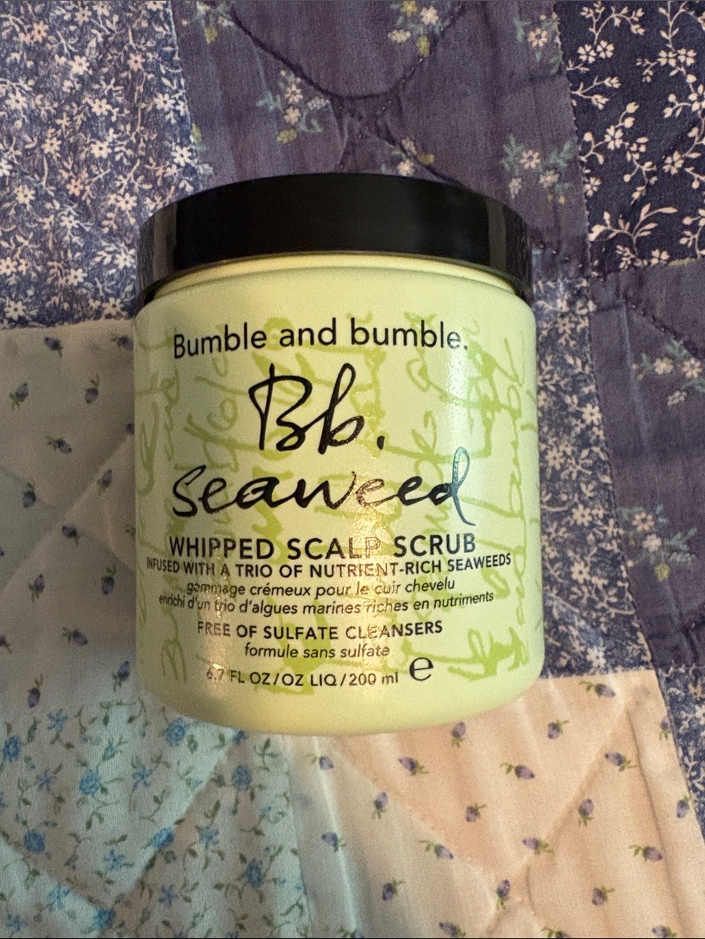 Bumble and bumble Seaweed Whipped Scalp Scrub — Light green with black lid
